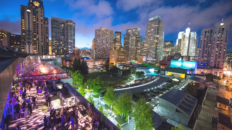 VR sim of Metreon Center in SF