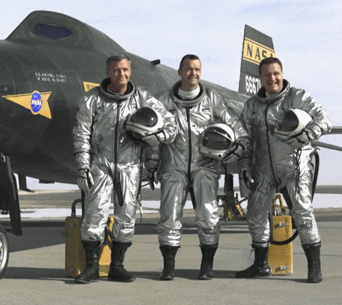 A/P22S-6 PRESSURE SUITS